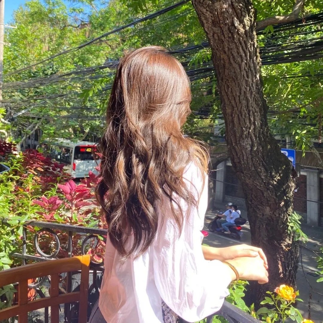 挥着翅膀的女孩